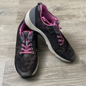 Vionic 8.5 purple leopard “Tourney” runners running shoes sneakers athletic walk